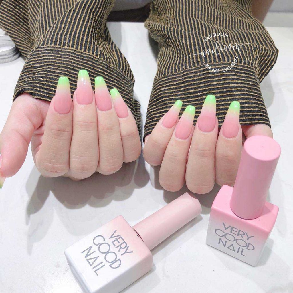 Nail màu neon