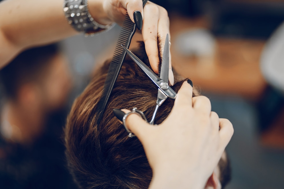 Học cắt tóc nam tại Phong BvB có gì khác biệt 