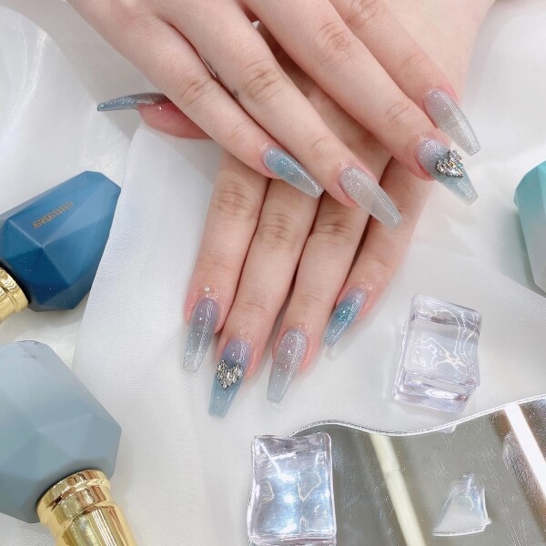 Mẫu nail màu sắc tinh tế  quý phái