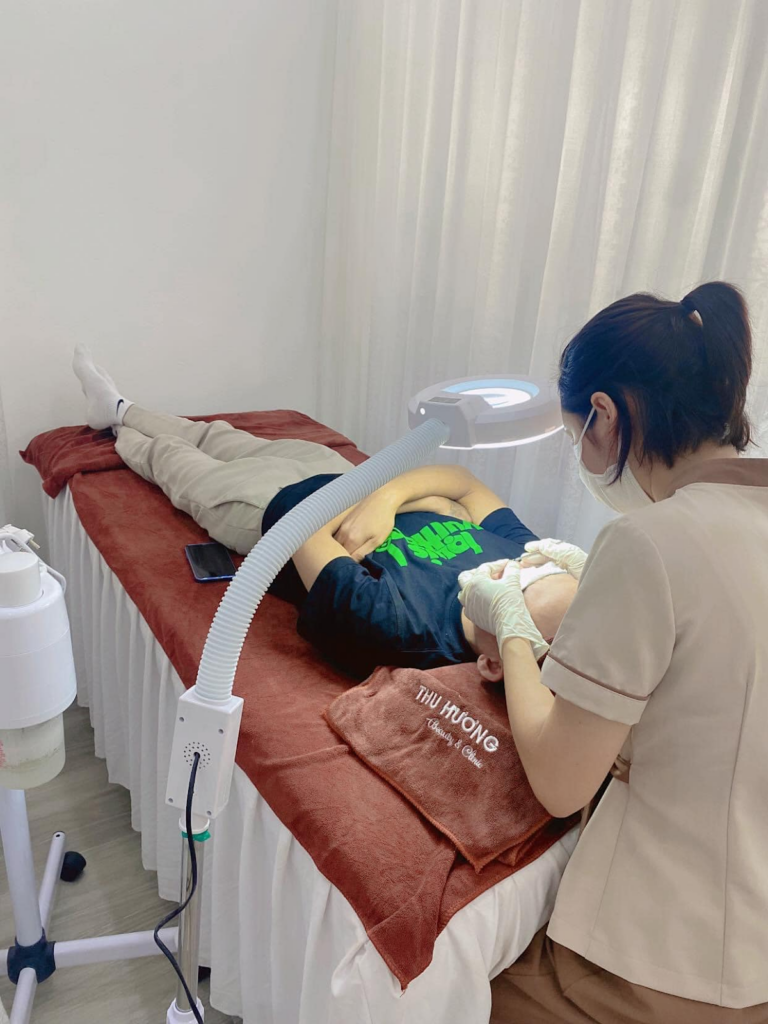 Đội ngũ nhân viên chăm sóc khách hàng tại Thu Hương Beauty & Clinic